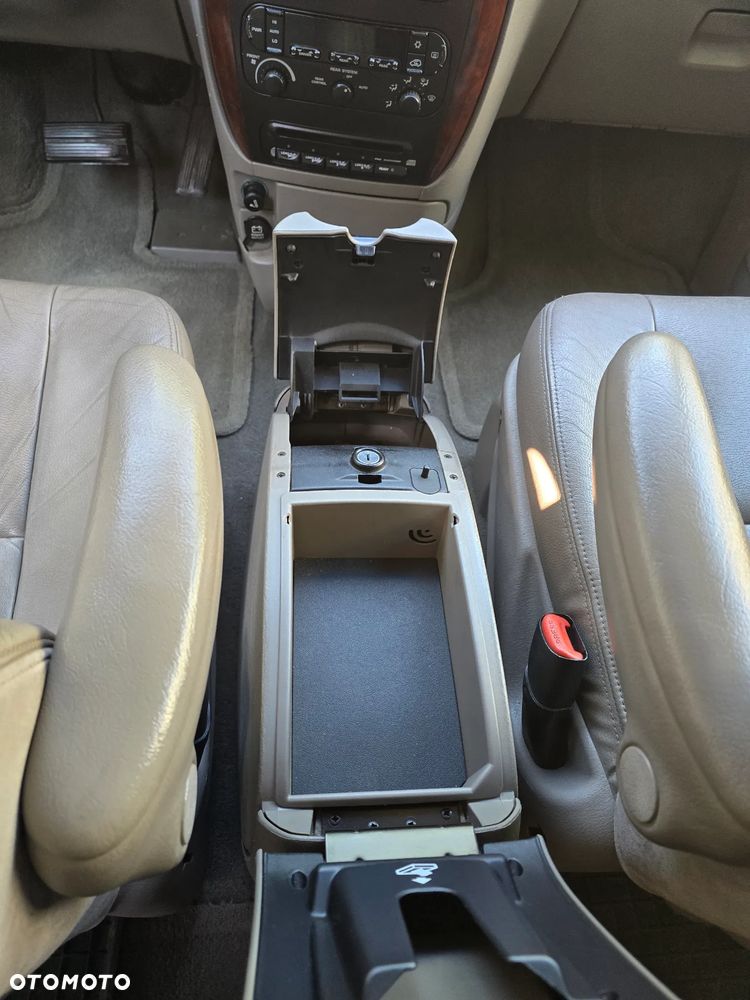 Chrysler Grand Voyager 3.3L Limited - 24