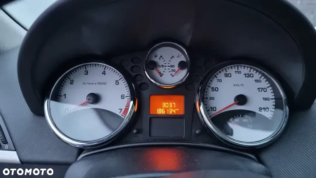 Peugeot 207 1.4 16V Trendy - 16