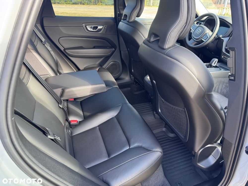 Volvo XC 60 B5 B AWD Ultimate Dark - 9