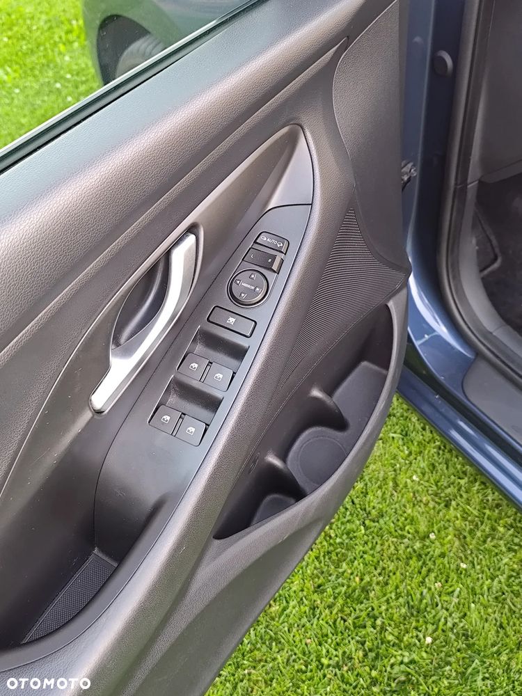 Hyundai i30 1.0 T-GDI Classic + - 8