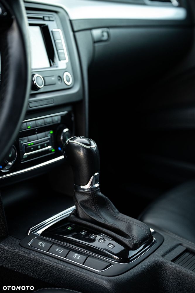 Skoda Superb 2.0 TDI L&K DSG - 16