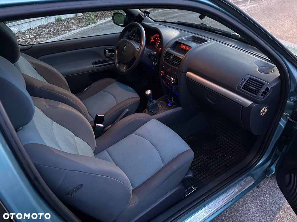 Renault Clio 1.2 16V Confort Privilege - 3