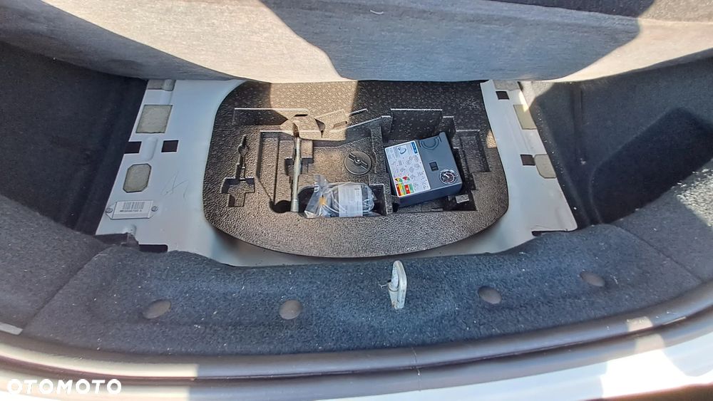 Ford KA 1.2 Titanium (air4) - 12
