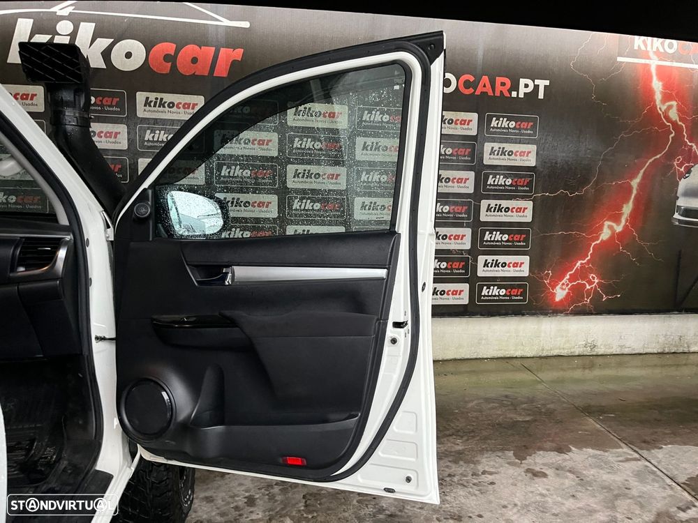 Toyota Hilux 2.4 D-4D 4WD CD Tracker S CA - 45