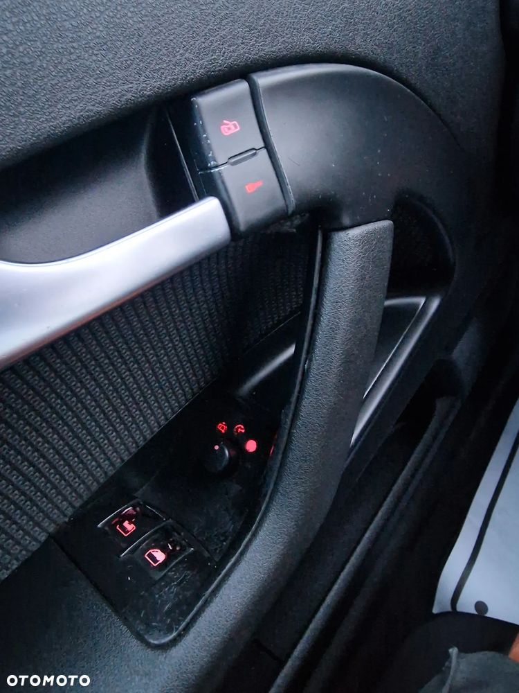 Audi A3 3-drzwiowe 1.6 Ambition - 17