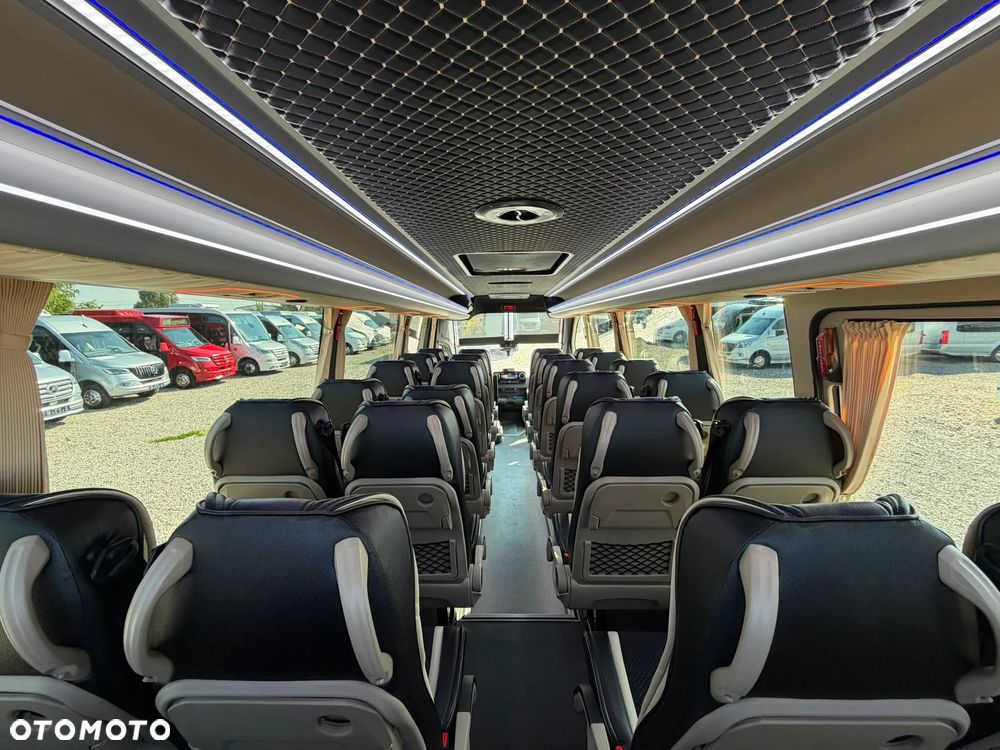 Mercedes-Benz Sprinter 519 - 21