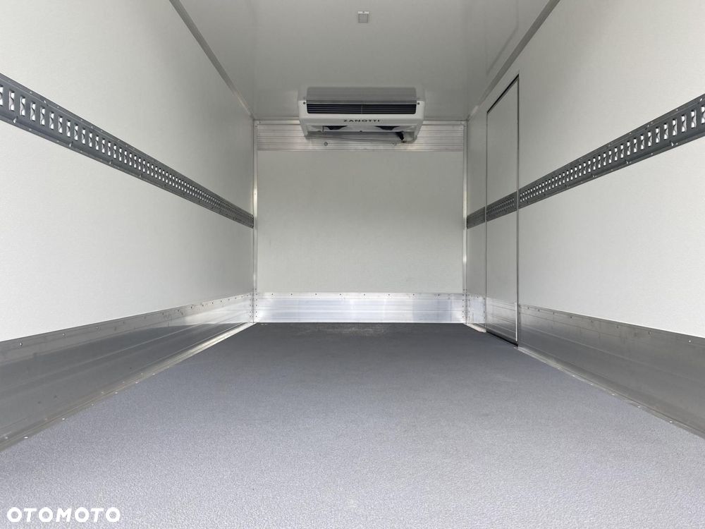 Mercedes-Benz Sprinter - 7