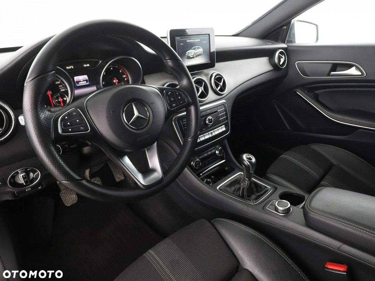 Mercedes-Benz CLA - 13