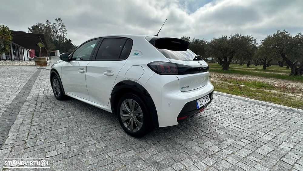 Peugeot e-208 - 6