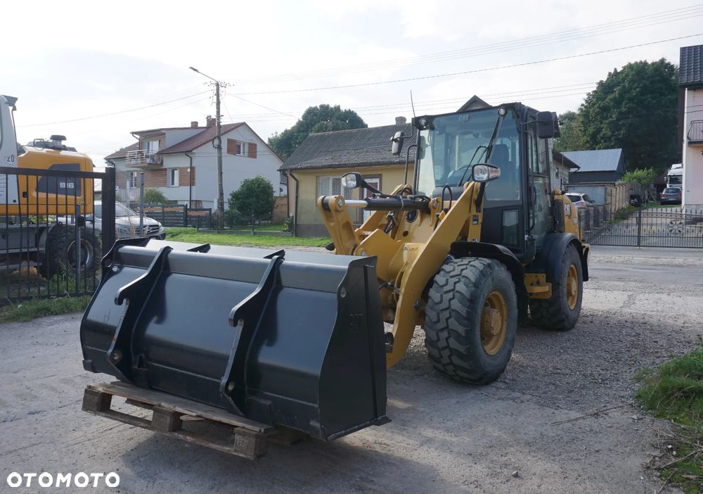 Caterpillar CAT 906 M