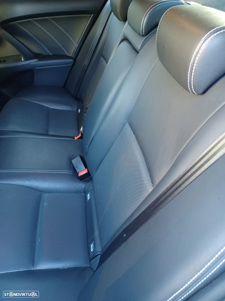 Toyota Avensis SD 1.6 D-4D Luxury+GPS - 4