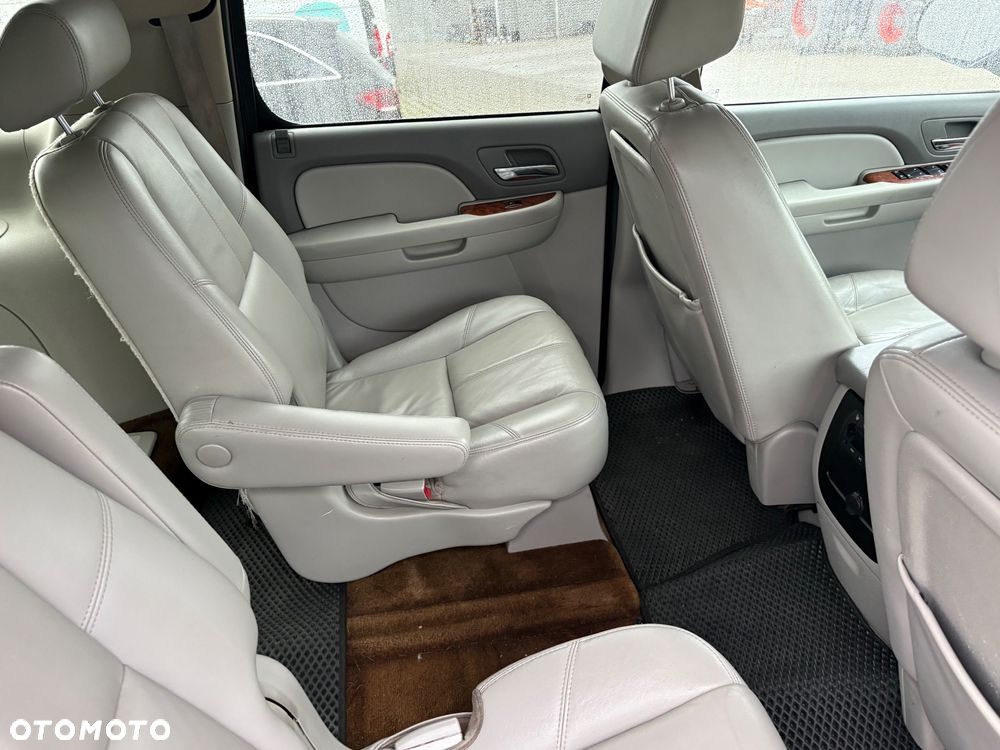 Chevrolet Suburban - 19