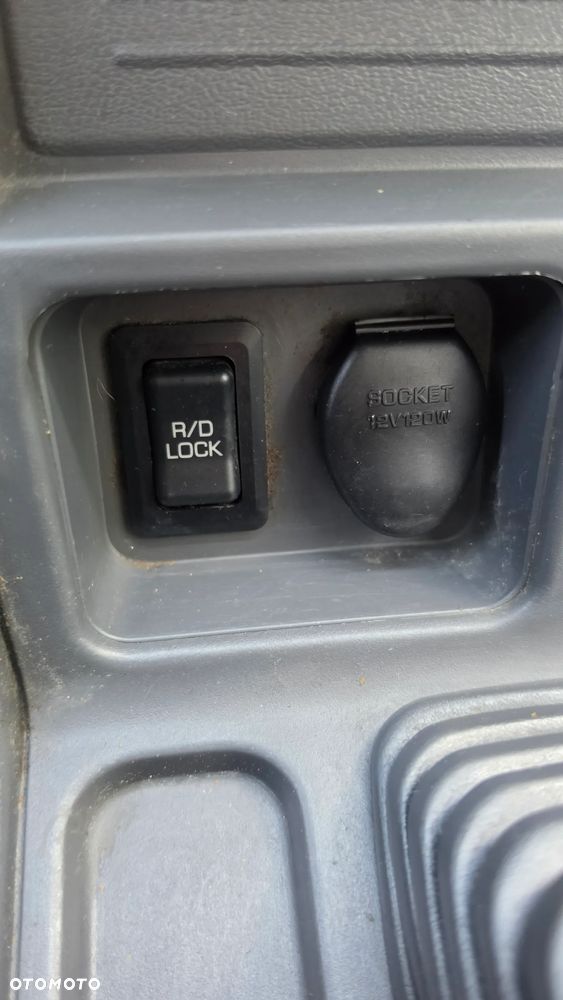 Mitsubishi Pajero - 13