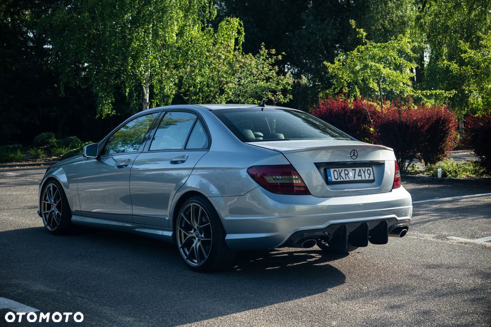 Mercedes-Benz Klasa C 350 BlueEff 4-Matic Avantgarde - 9