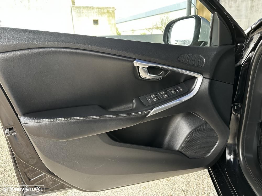 Volvo V40 2.0 D2 R-Design - 15