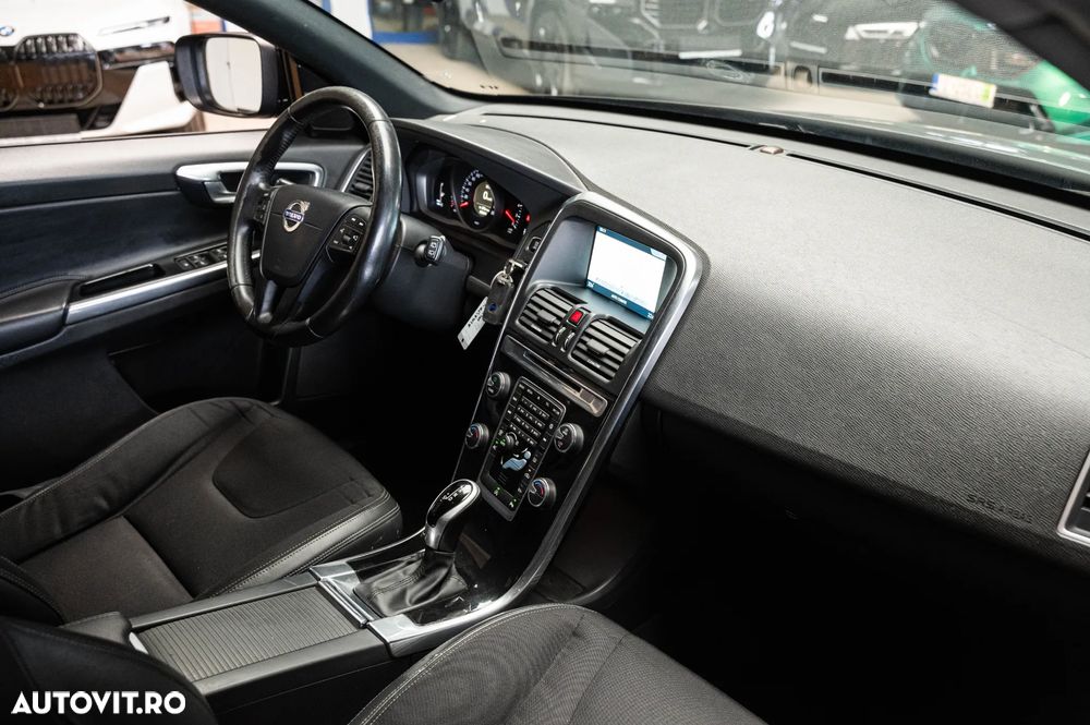 Volvo XC 60 D3 Geartronic Momentum - 27