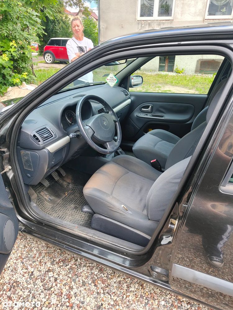 Renault Clio - 10