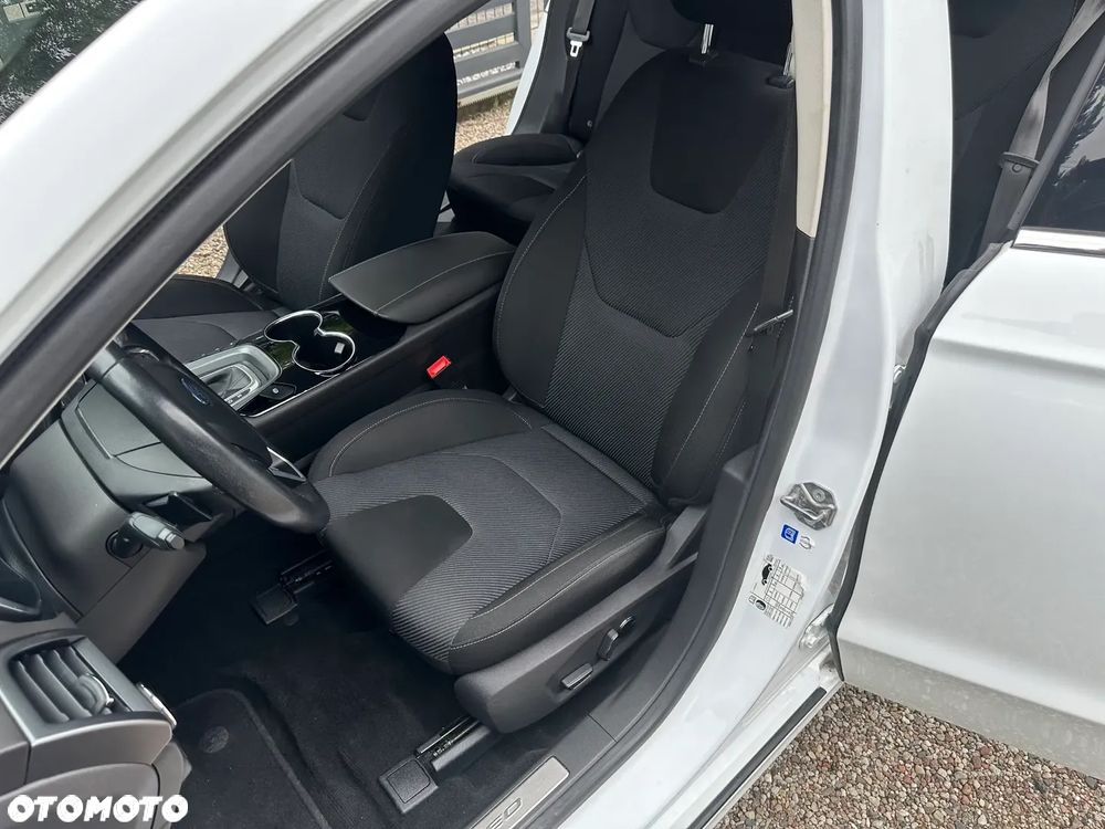 Ford Mondeo 2.0 TDCi Titanium PowerShift - 28