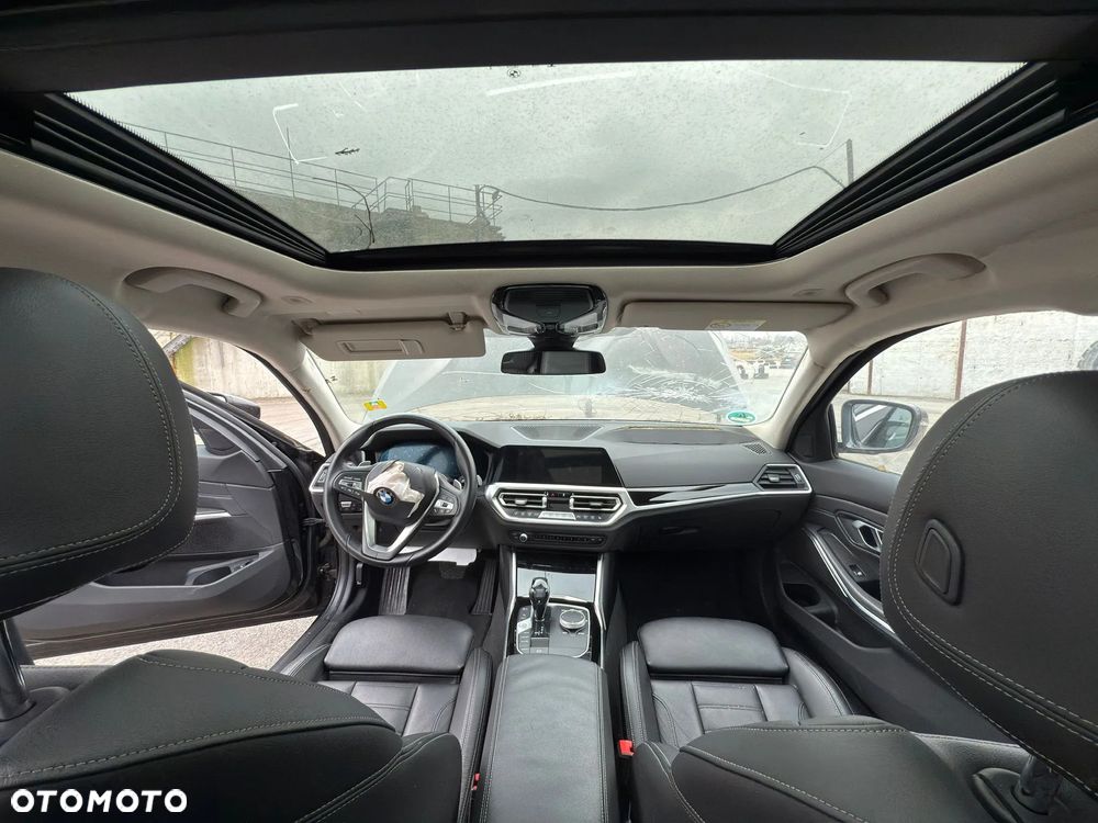 BMW Seria 3 330i xDrive - 7
