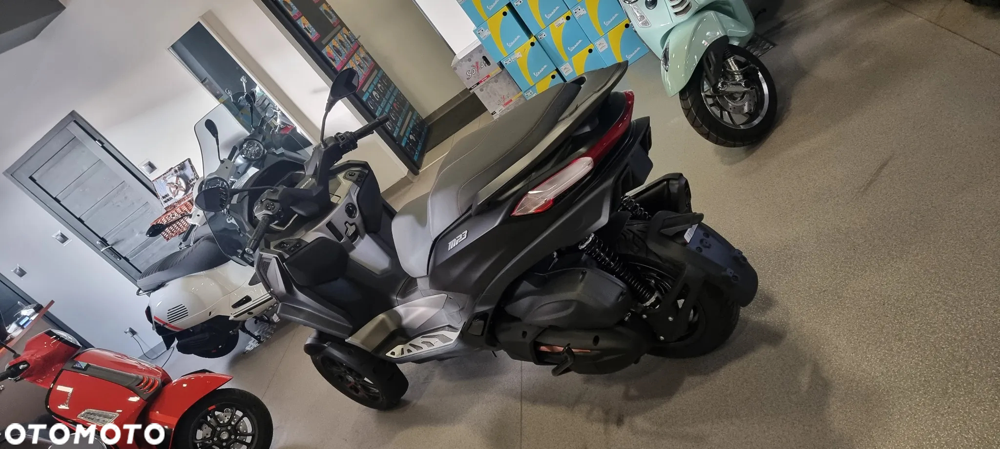 Piaggio MP-3 - 4