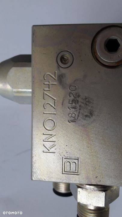 Kostka hydrauliczna pługa Kverneland  KK012742R ,  KN012742 - 8