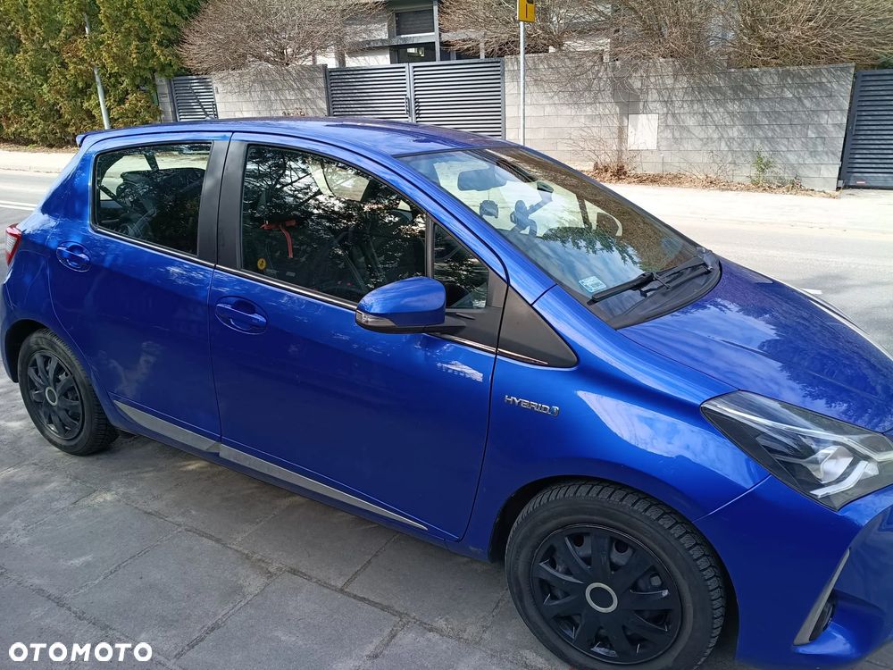 Toyota Yaris Hybrid 100 Dynamic - 8