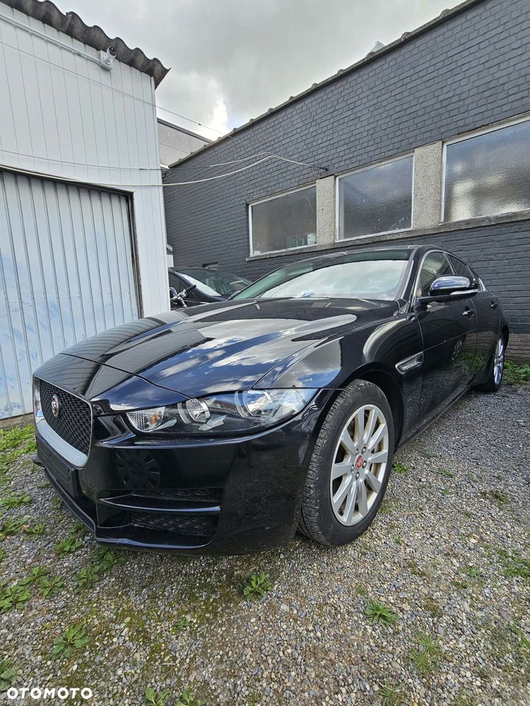 Jaguar XE - 1