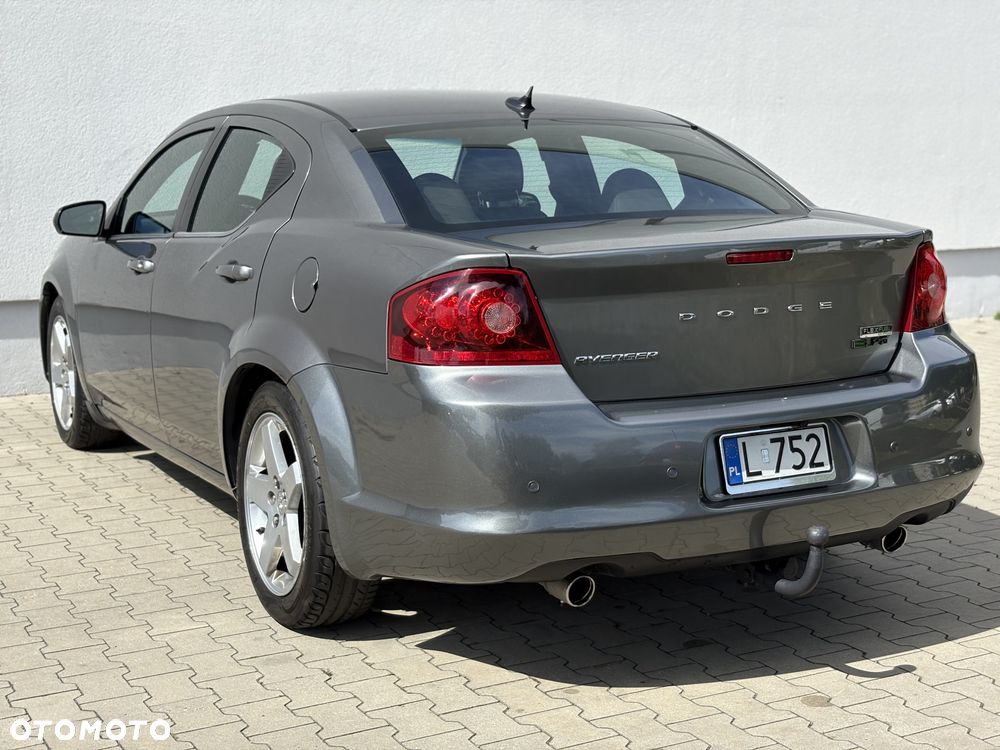 Dodge Avenger - 10