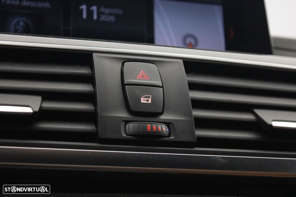 BMW 330 e iPerformance Line Sport — fotografia 21