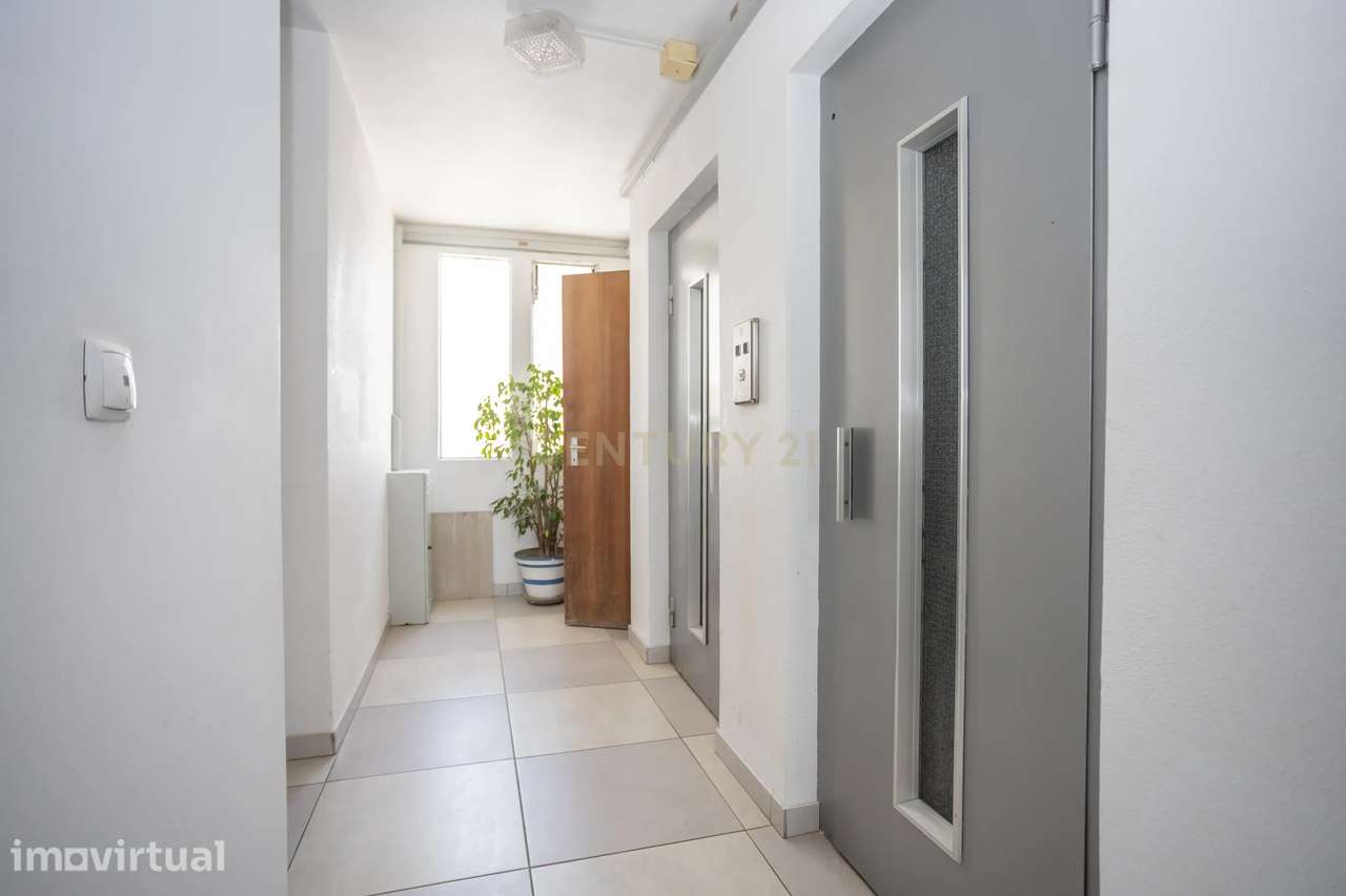 Apartamento T3 com Arrecadação, Elevador e  Vista Castelo – Palmela - Grande imagem: 2/29