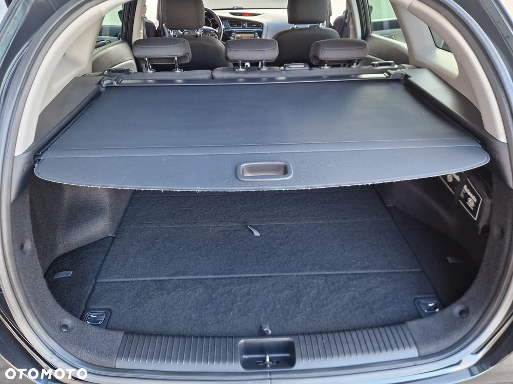 Kia Ceed 1.6 CRDi 128 Dream Team Edition - 33