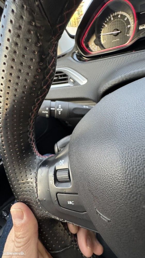 Peugeot 2008 1.2 PureTech GT Line EAT6 - 17