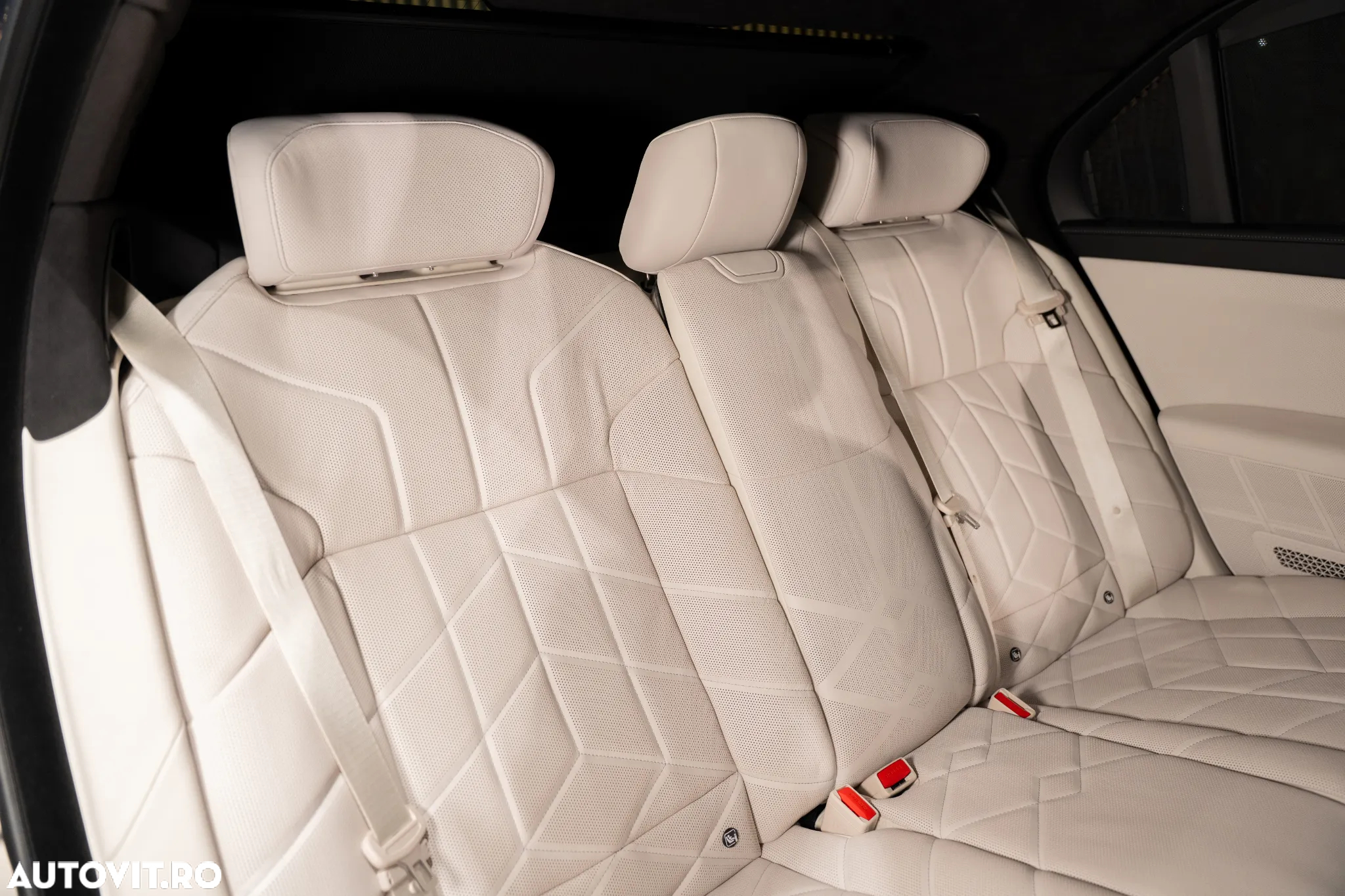 BMW Seria 7 740d xDrive MHEV - 31