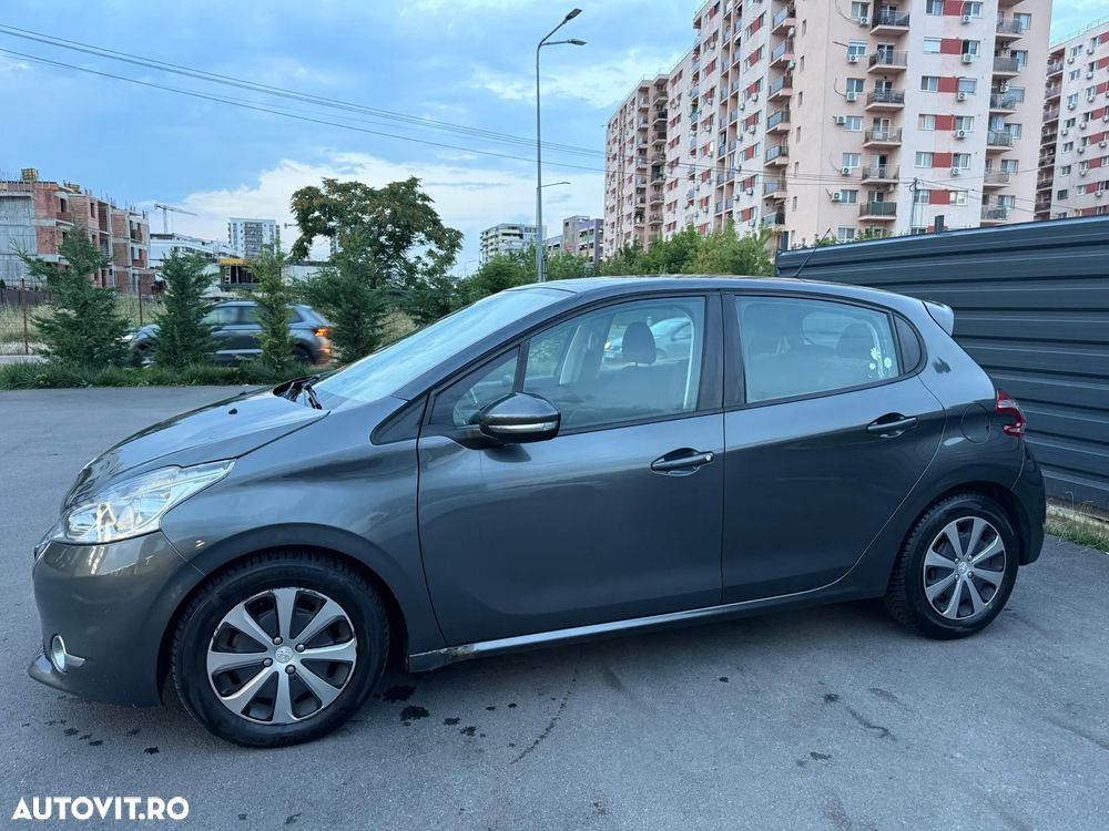Peugeot 208 - 1