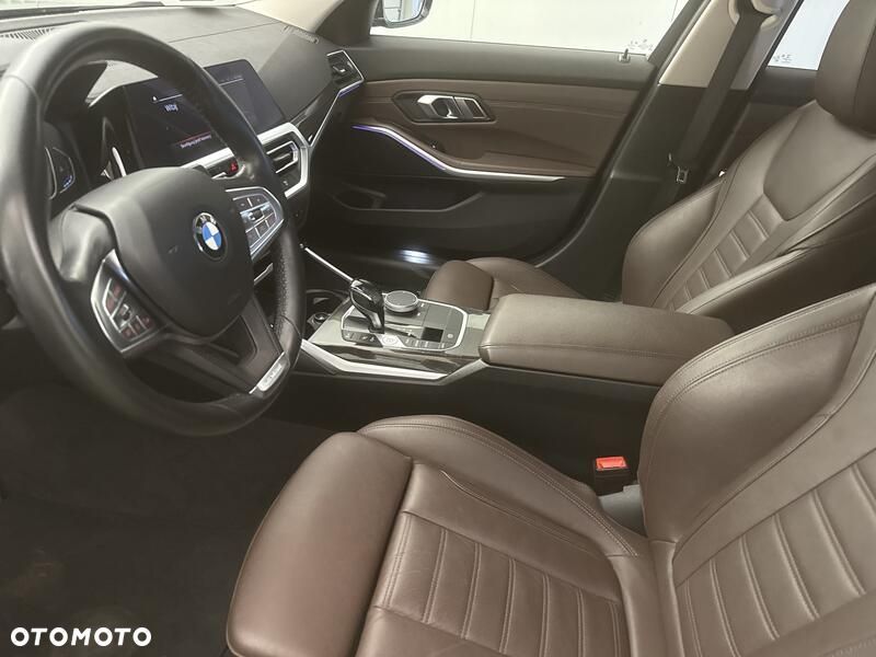 BMW Seria 3 318i - 11