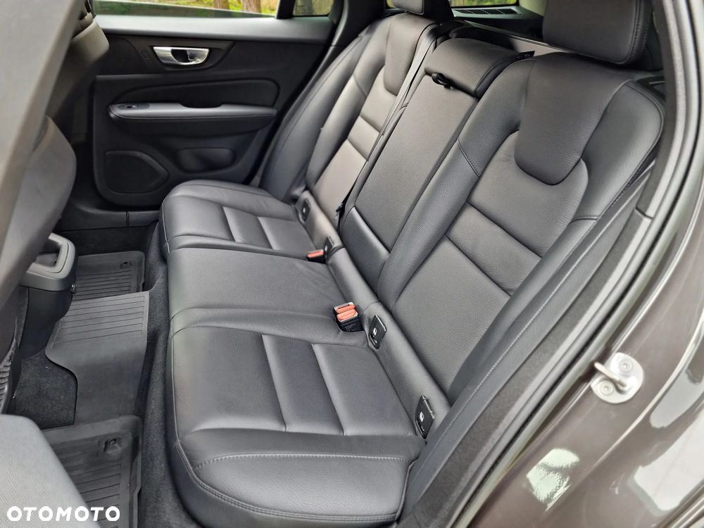 Volvo V60 Cross Country B4 D AWD Ultimate - 23