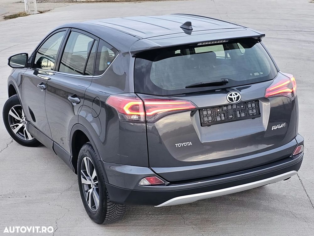 Toyota RAV4 - 8