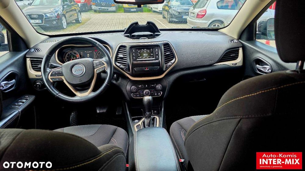Jeep Cherokee - 28