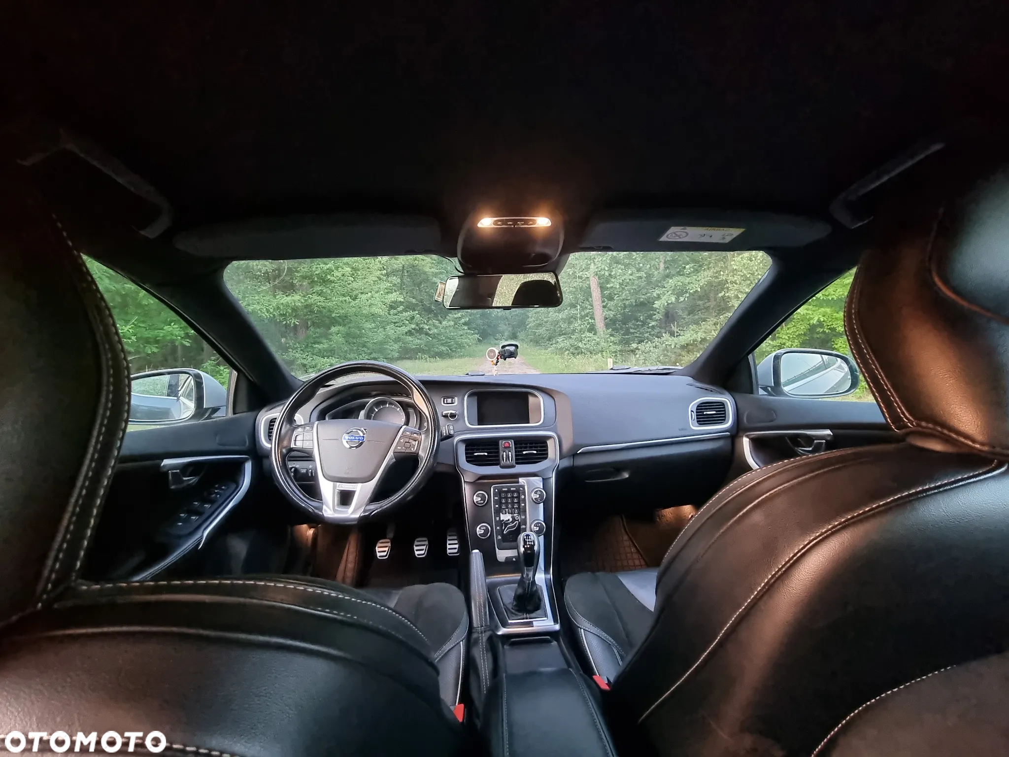 Volvo V40 D2 R-Design - 24