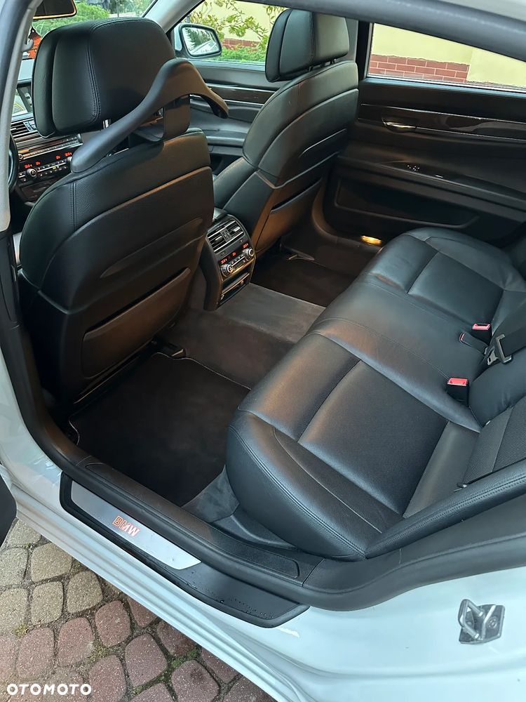 BMW Seria 7 740Li - 9