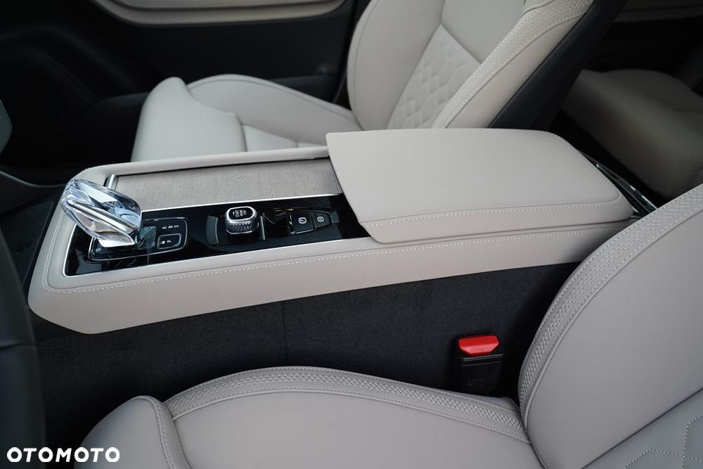 Volvo XC 90 B5 B AWD Ultra Bright 7os - 12