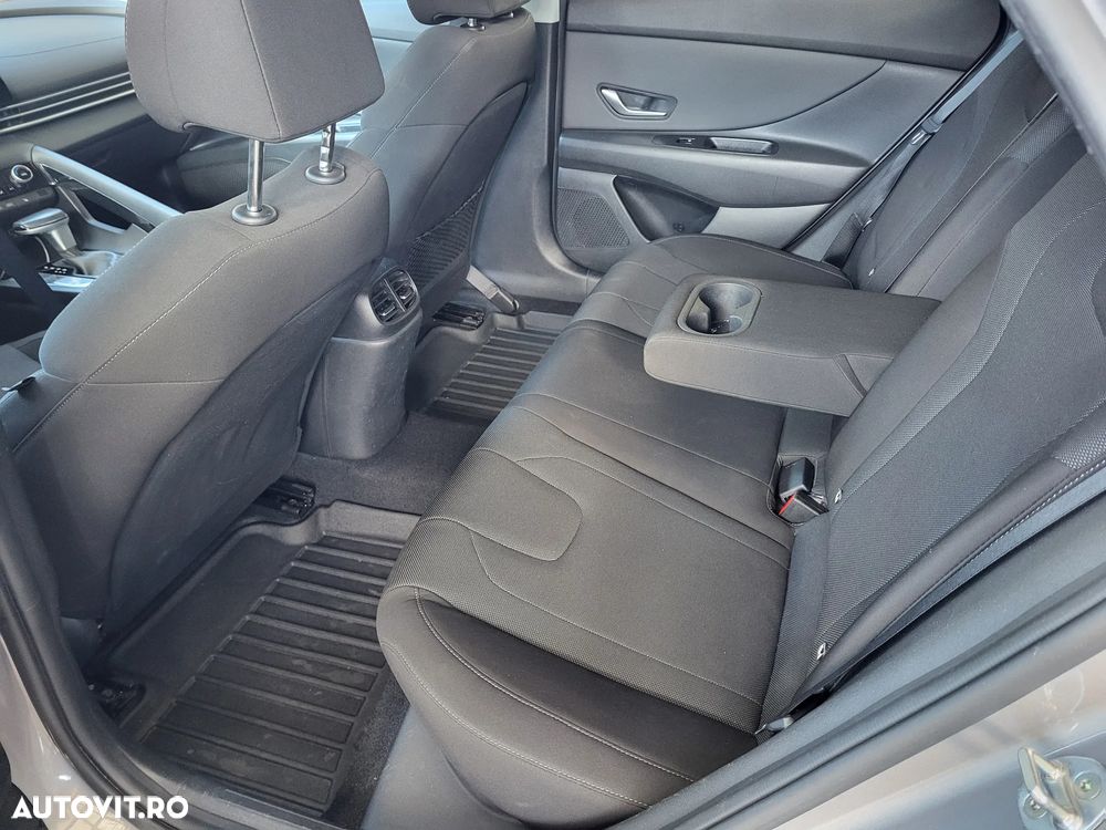 Hyundai Elantra 1.6 l 123 CP CVT Highway - 19