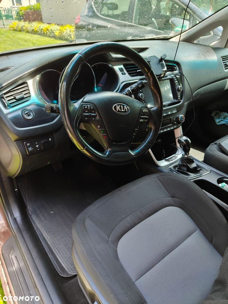 Kia Ceed - 8