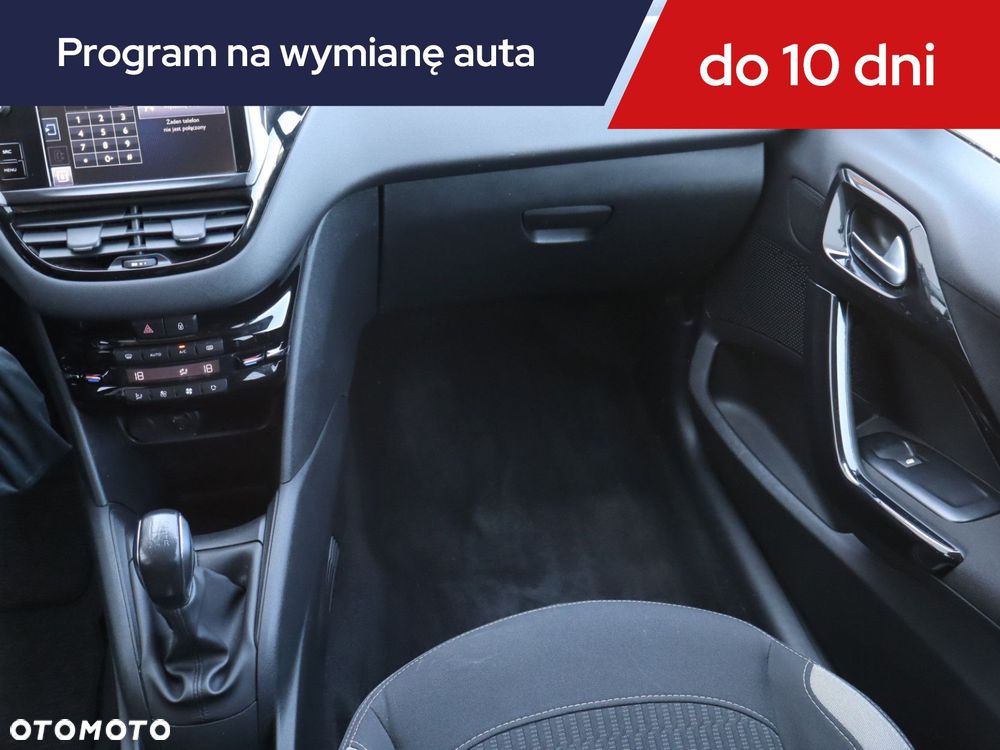 Peugeot 208 - 10