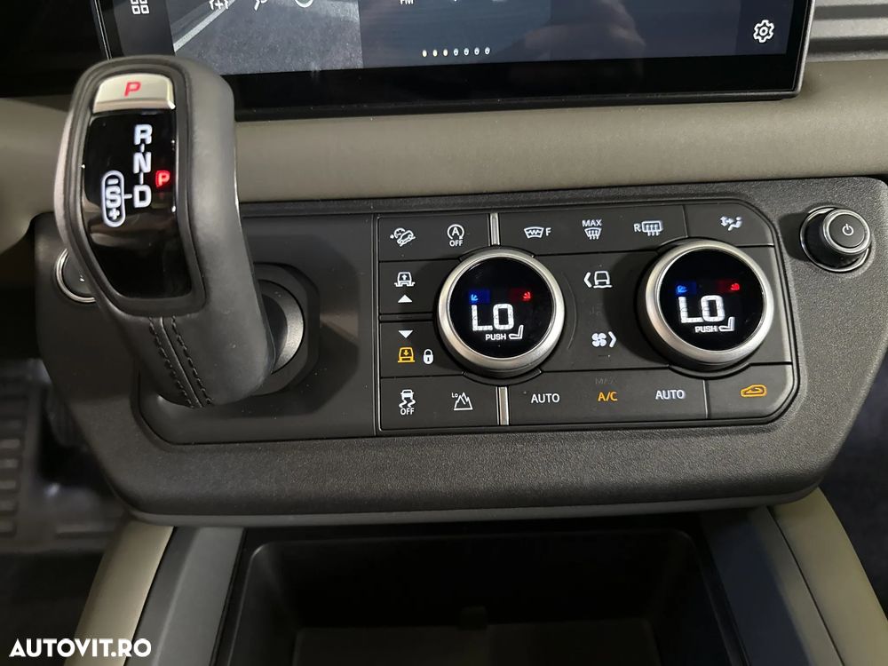 Land Rover Defender - 17