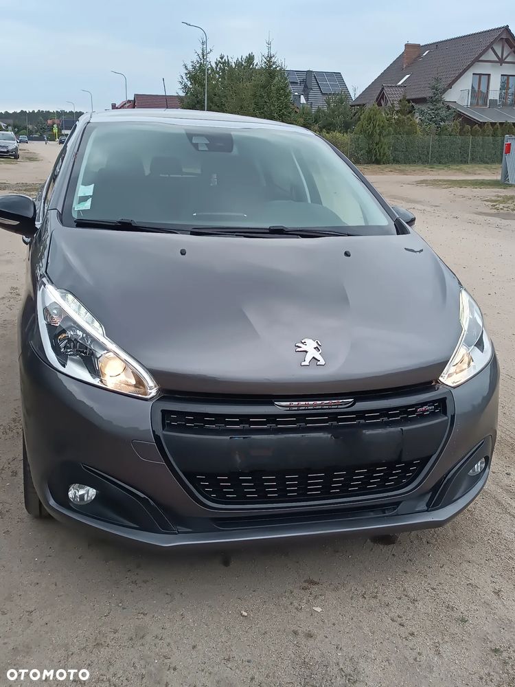 Peugeot 208 - 1
