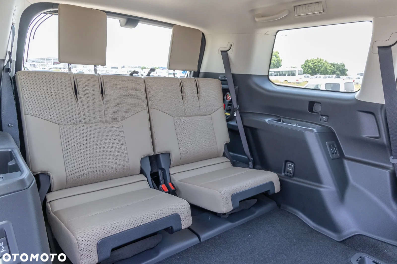 Toyota Land Cruiser - 37