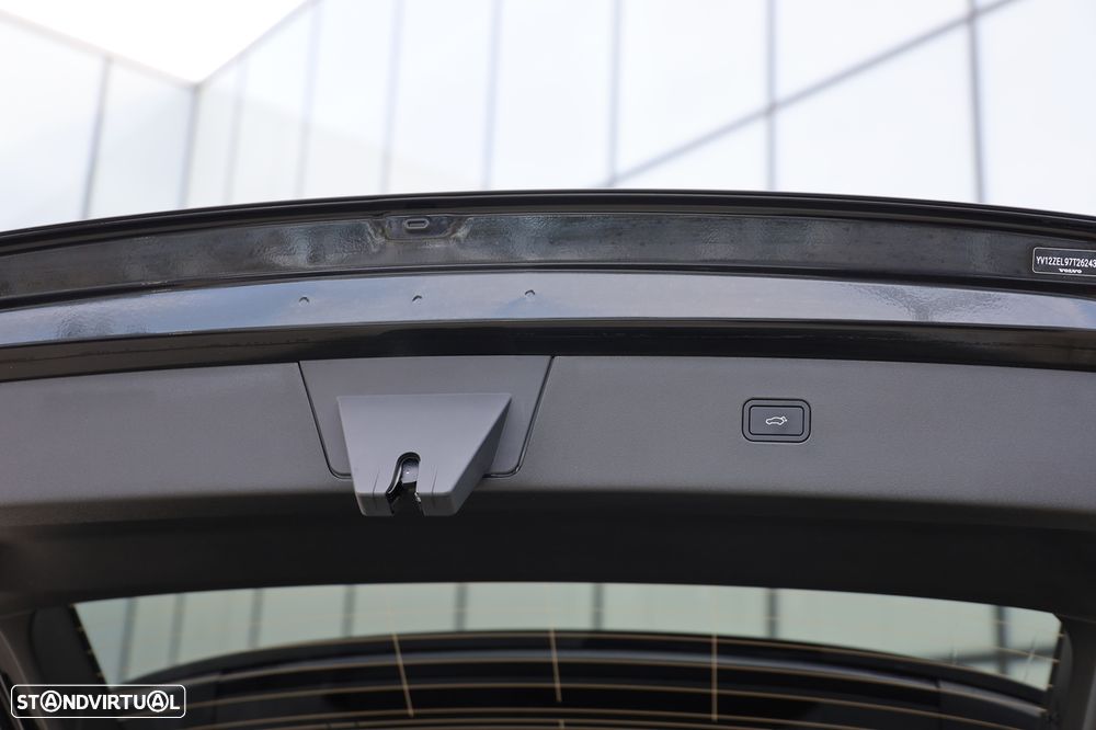 Volvo EX30 69 kWh Single Motor Extended Range Black Edition - 5