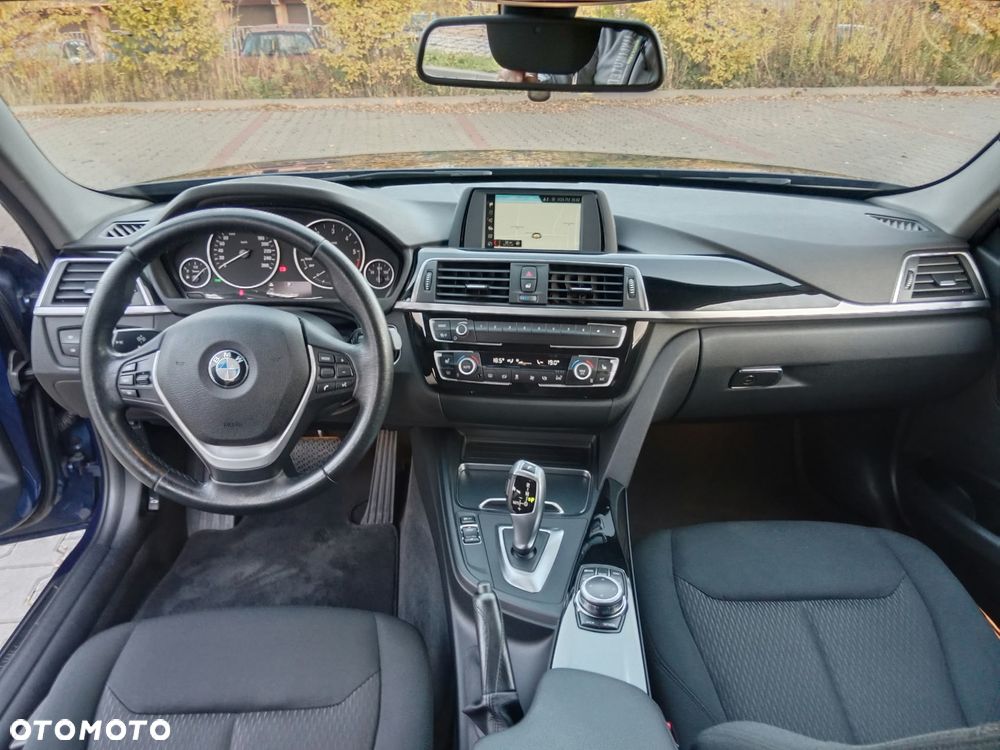 2019 BMW Seria 3, photograph 6