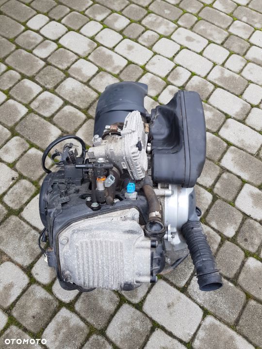 Piaggio Vespa 125 LX silnik wtrysk - 3
